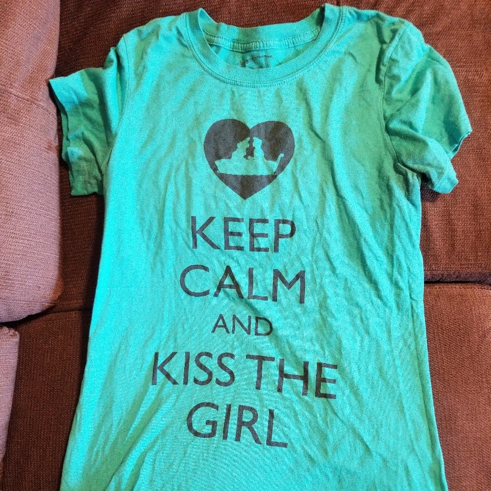 Keep calm and kiss the girl